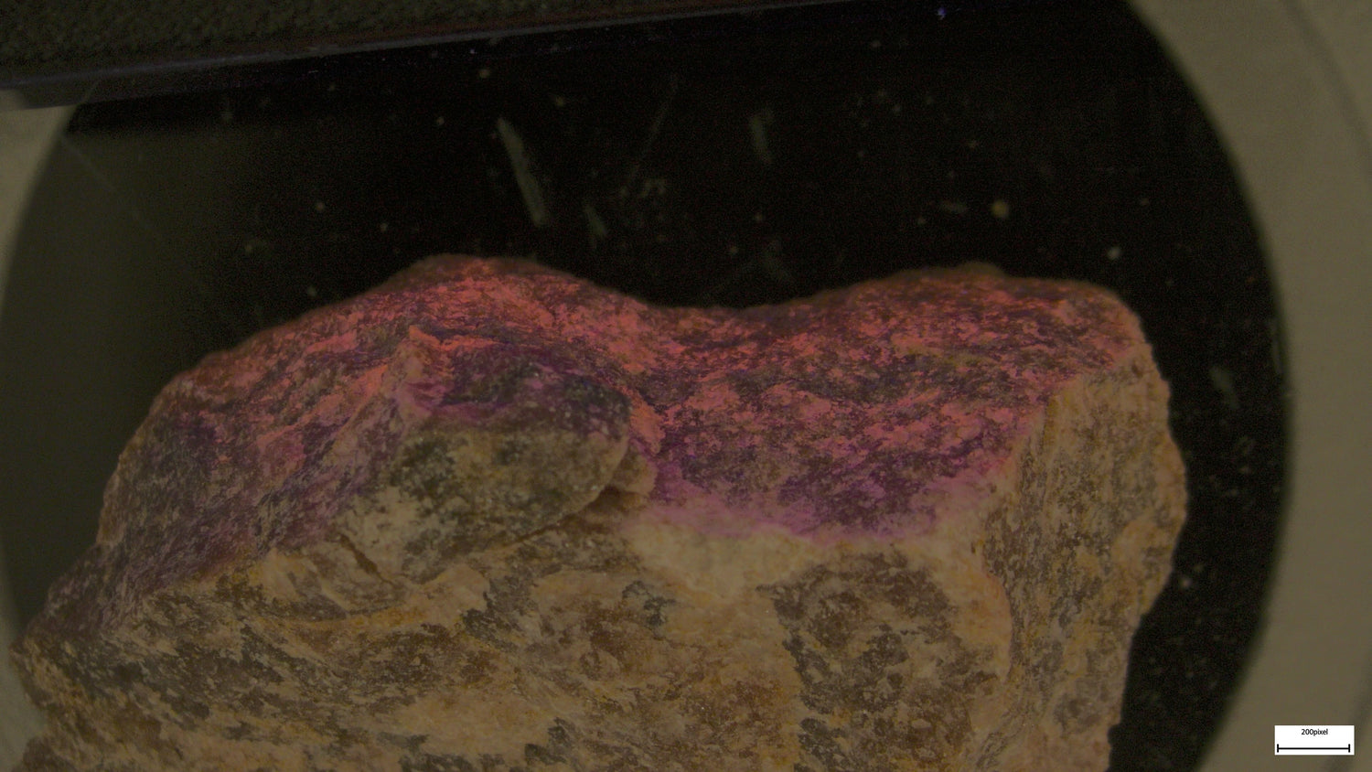 Mineralstuff, Johnbaumit, Fluorescerande EN STL